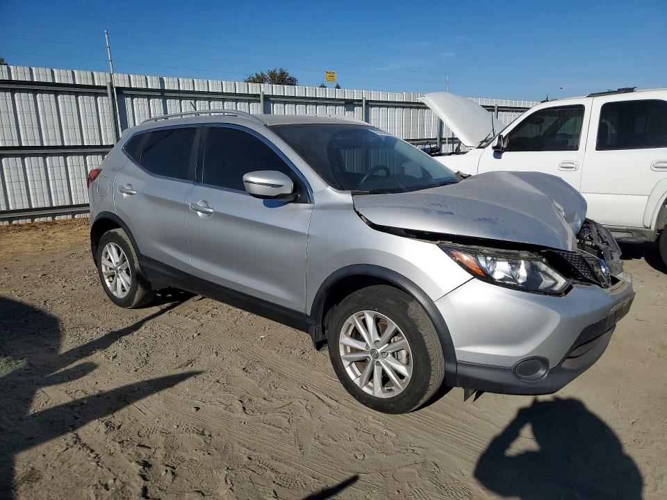 70118736 :رقم المزاد ، JN1BJ1CP1HW023285 vin ، 2017 Nissan Rogue Sport مزاد بيع