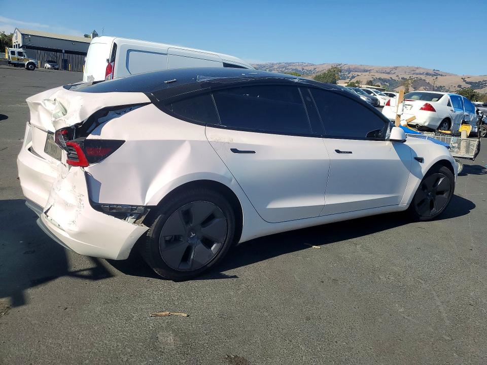 68607026 :رقم المزاد ، 5YJ3E1EB8NF361743 vin ، 2022 Tesla Model 3 مزاد بيع