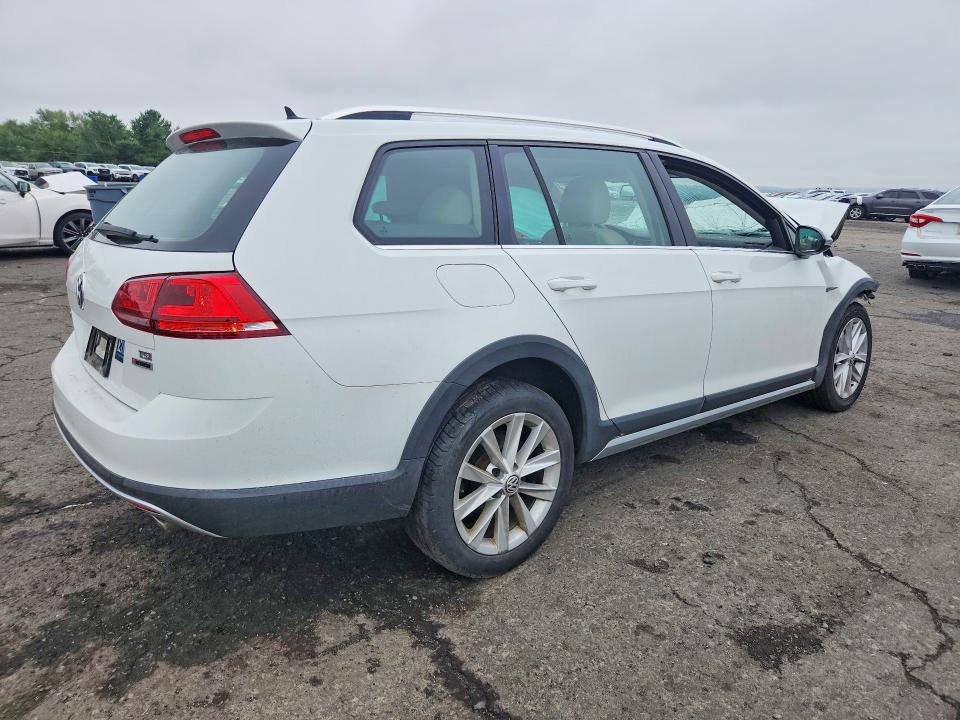 Продажа на аукционе авто 2017 Volkswagen Golf Alltrack, vin: 3VWM17AU9HM525024, номер лота: 67611996