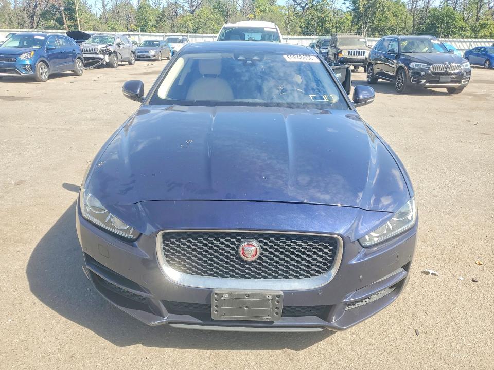 Продаж на аукціоні авто 2018 Jaguar Xe, vin: SAJAJ4FX0JCP33616, номер лоту: 69848636