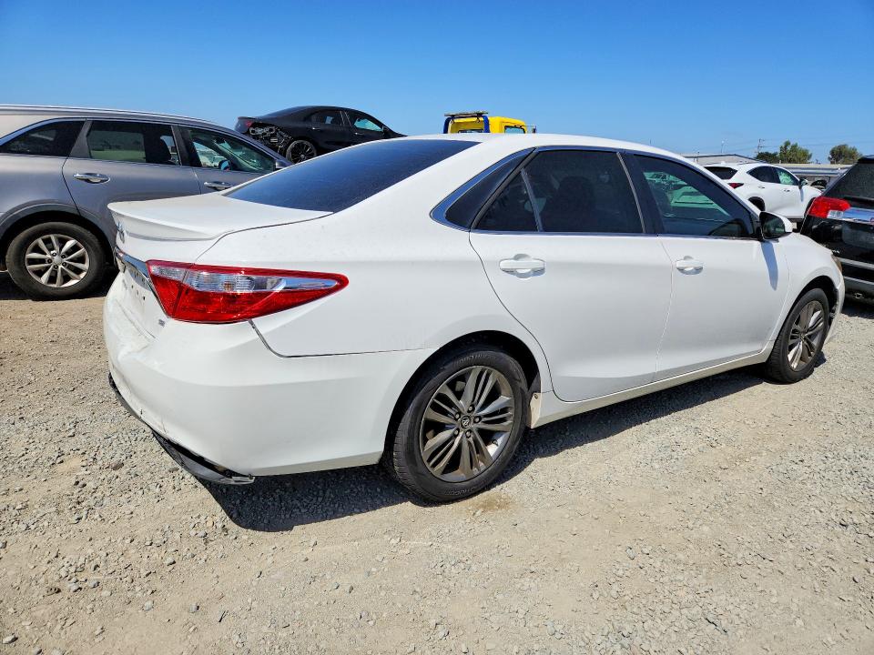 68647236 :رقم المزاد ، 4T1BF1FK5FU896962 vin ، 2015 Toyota Camry مزاد بيع