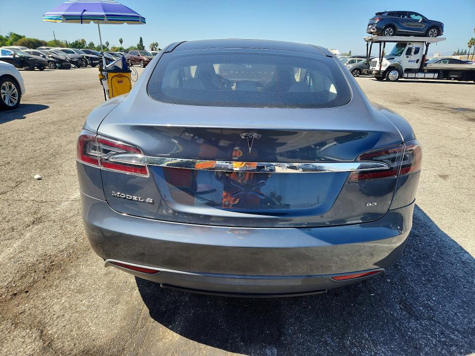 2013 Tesla Model S მანქანა იყიდება აუქციონზე, vin: 5YJSA1CN8DFP06336, აუქციონის ნომერი: 71207646