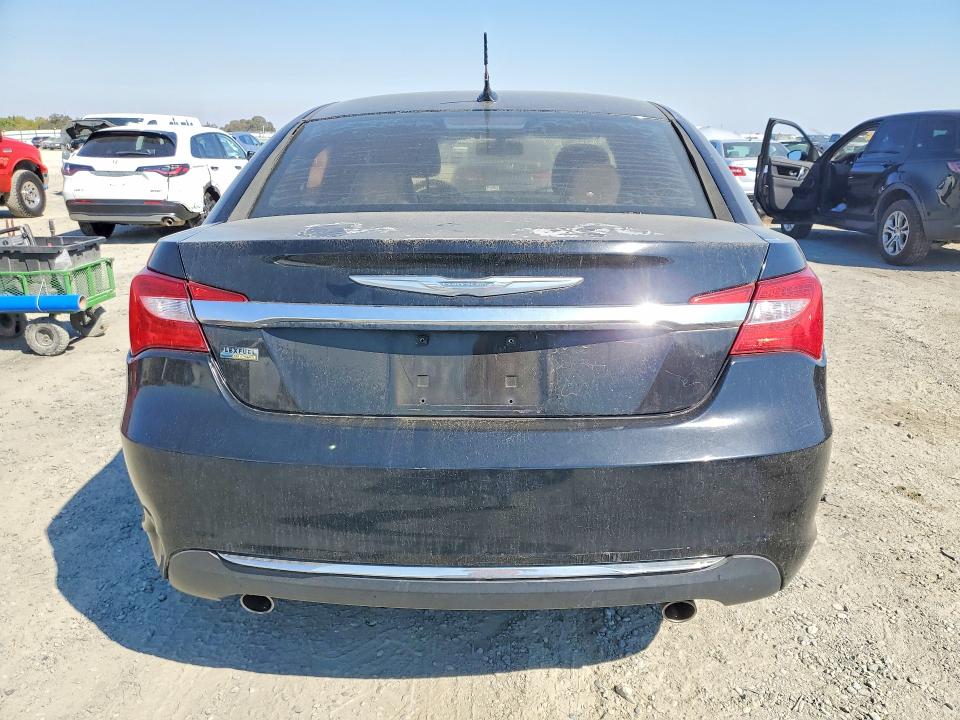 68765266 :رقم المزاد ، 1C3CCBCG2DN520271 vin ، 2013 Chrysler 200 مزاد بيع