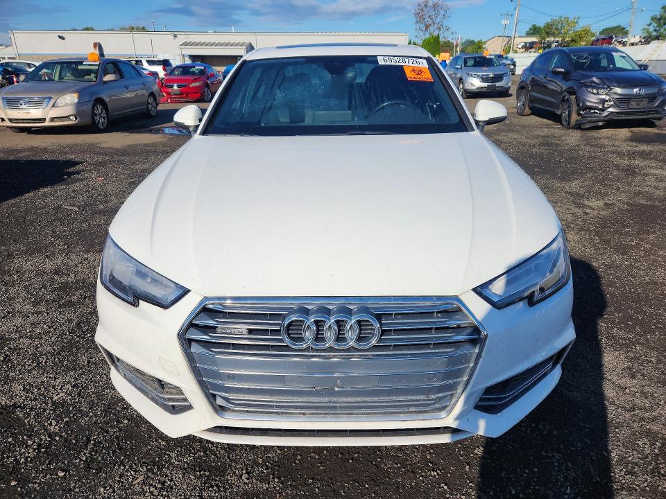 69528726 :رقم المزاد ، WAUPNAF42JA118088 vin ، 2018 Audi A4 مزاد بيع