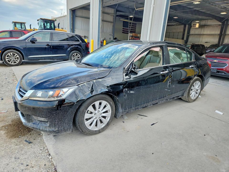 67900366 :رقم المزاد ، 1HGCR2F80FA035671 vin ، 2015 Honda Accord مزاد بيع