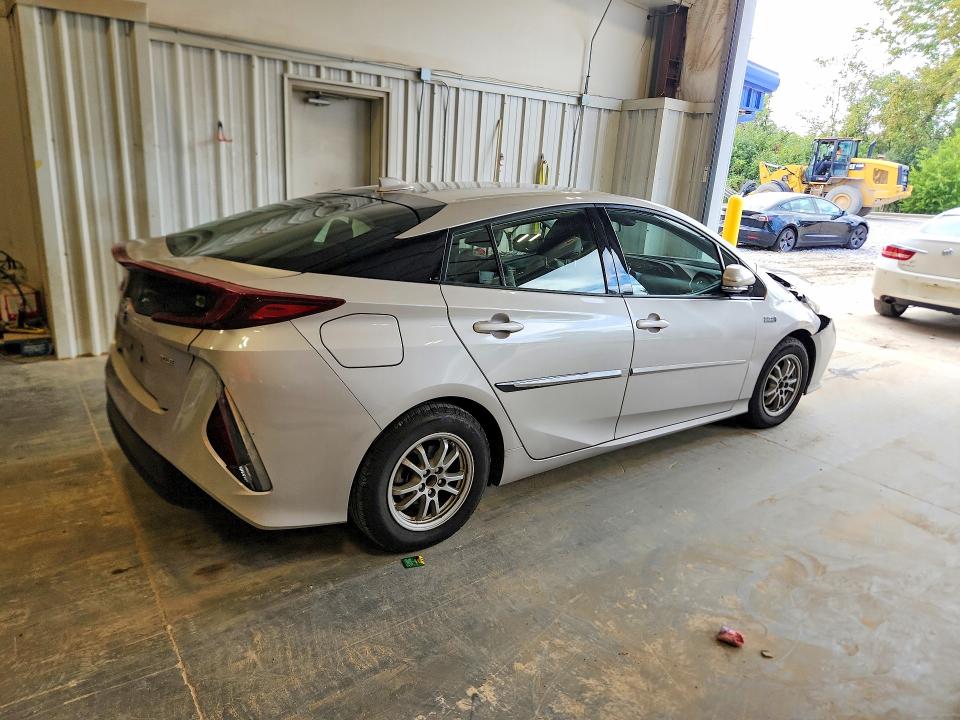 2020 Toyota Prius Prime მანქანა იყიდება აუქციონზე, vin: JTDKARFP1L3126563, აუქციონის ნომერი: 70105966