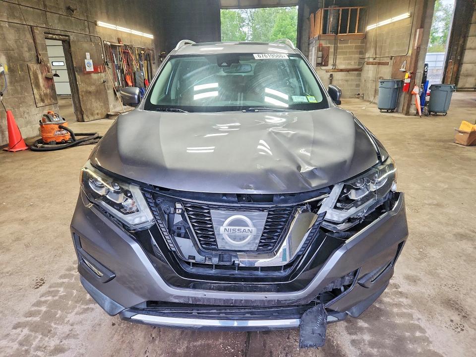 67619586 :رقم المزاد ، 5N1AT2MVXHC741727 vin ، 2017 Nissan Rogue مزاد بيع