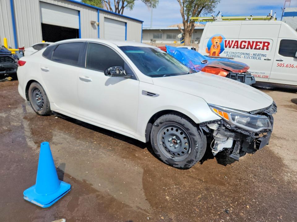 Продаж на аукціоні авто 2016 Kia Optima, vin: KNAGT4L32G5072993, номер лоту: 64704396