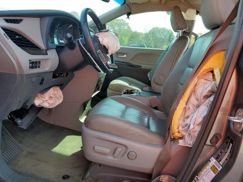 68272896 :رقم المزاد ، 5TDYK3DCXFS572315 vin ، 2015 Toyota Sienna مزاد بيع