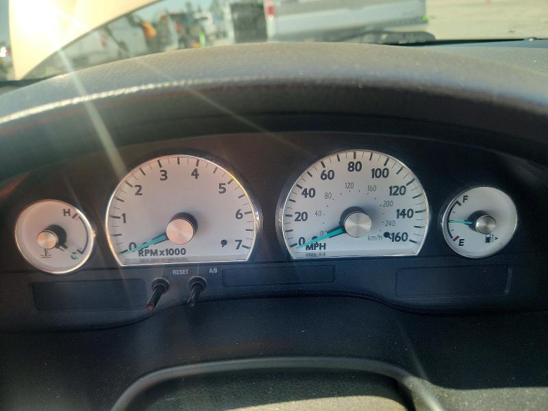 68921986 :رقم المزاد ، 1FAHP60A15Y106787 vin ، 2005 Ford Thunderbird مزاد بيع