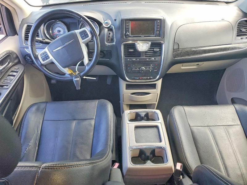 68501596 :رقم المزاد ، 2C4RC1BG1GR228927 vin ، 2016 Chrysler Town & Country مزاد بيع