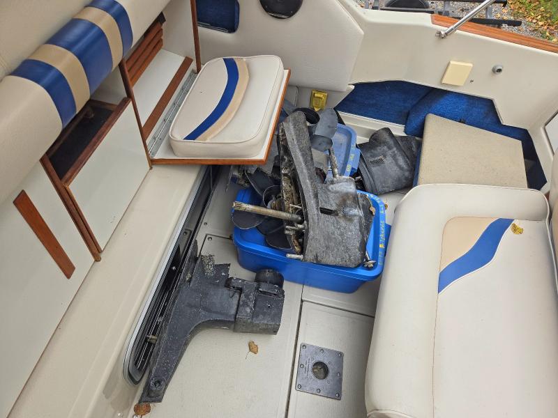 69850476 :رقم المزاد ، SERT5402C787 vin ، 1987 Sea Ray 270 Sundancer مزاد بيع