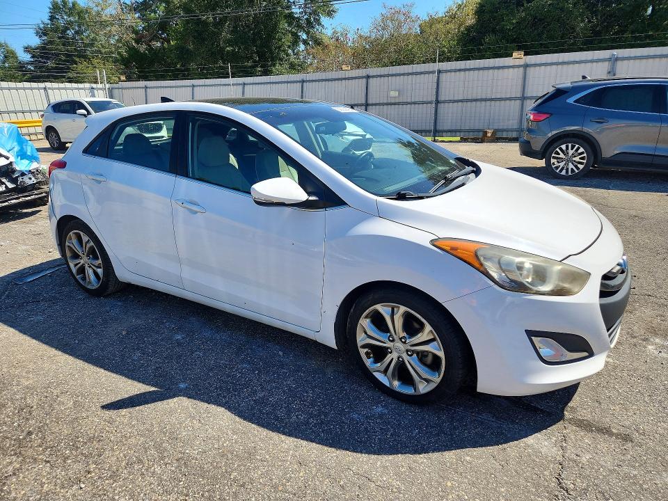 2013 Hyundai Elantra Gt მანქანა იყიდება აუქციონზე, vin: KMHD35LE0DU131422, აუქციონის ნომერი: 69089406