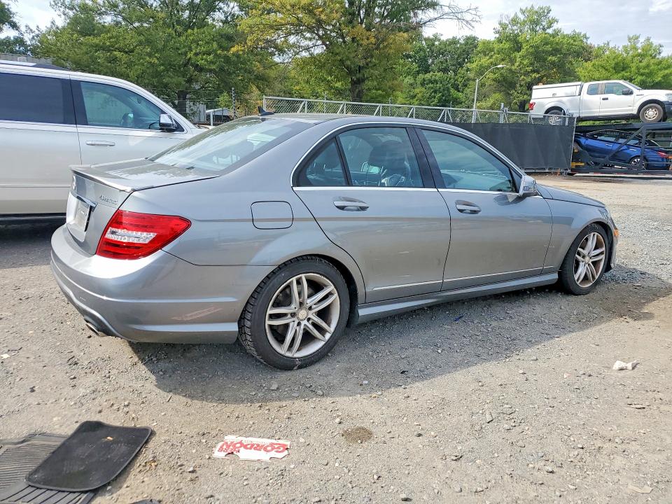 Продажа на аукционе авто 2013 Mercedes-benz C, vin: WDDGF8AB4DR256273, номер лота: 67322486