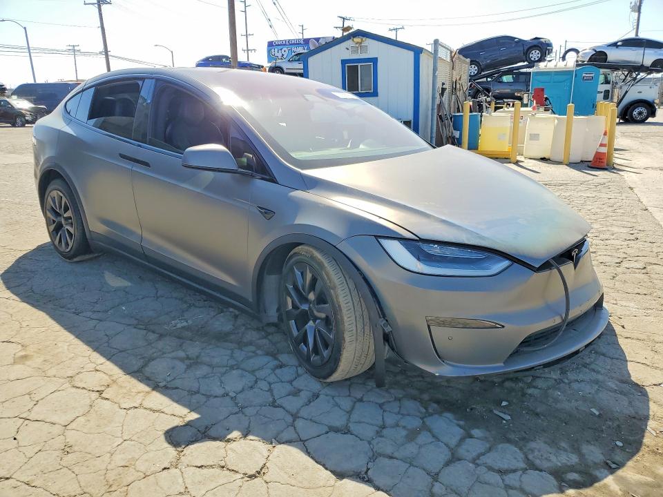 70335936 :رقم المزاد ، 7SAXCBE6XNF332327 vin ، 2022 Tesla Model X مزاد بيع