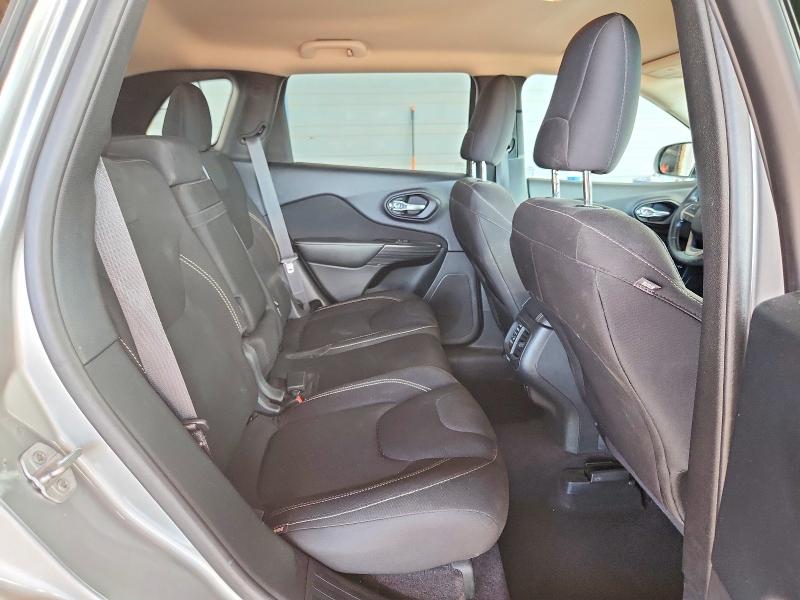 70843466 :رقم المزاد ، 1C4PJLCB2GW216398 vin ، 2016 Jeep Cherokee مزاد بيع