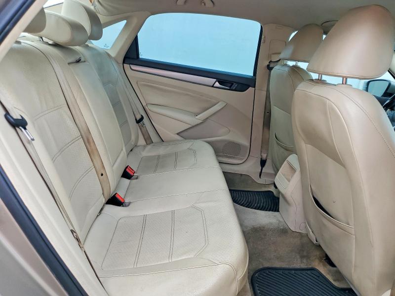 68642436 :رقم المزاد ، 1VWAT7A34FC109594 vin ، 2015 Volkswagen Passat مزاد بيع