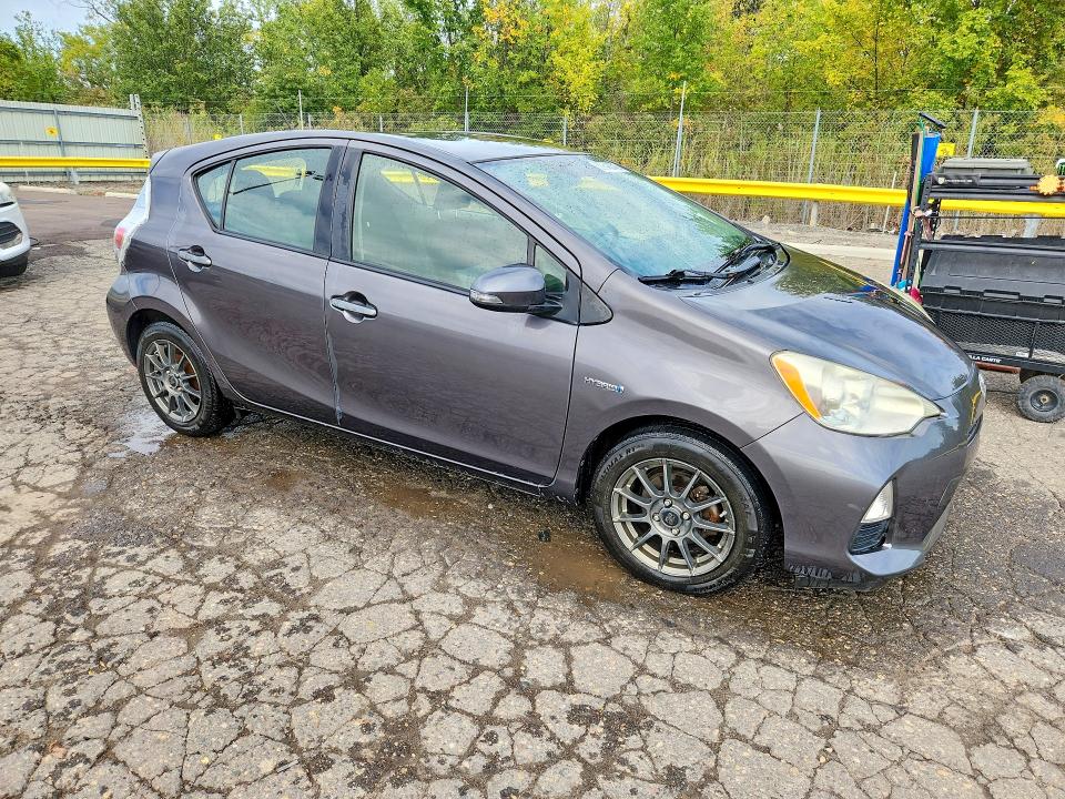 Продажа на аукционе авто 2013 Toyota Prius C, vin: JTDKDTB3XD1540140, номер лота: 69646046