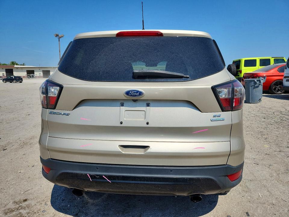 67669276 :رقم المزاد ، 1FMCU0GD7HUE44096 vin ، 2017 Ford Escape مزاد بيع