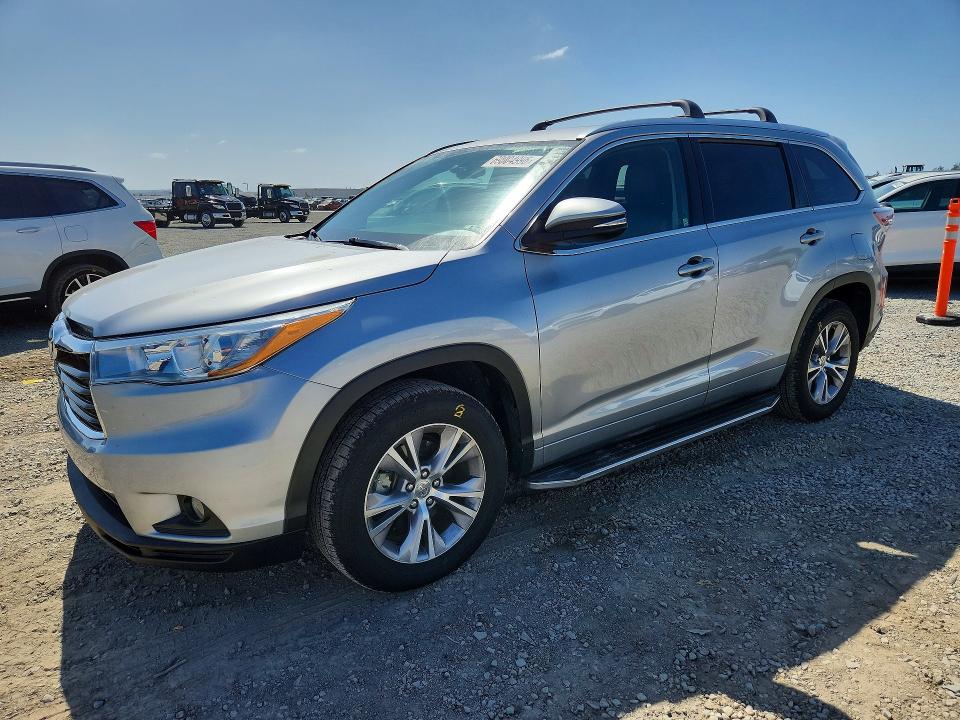 69004996 :رقم المزاد ، 5TDKKRFH1FS077986 vin ، 2015 Toyota Highlander مزاد بيع
