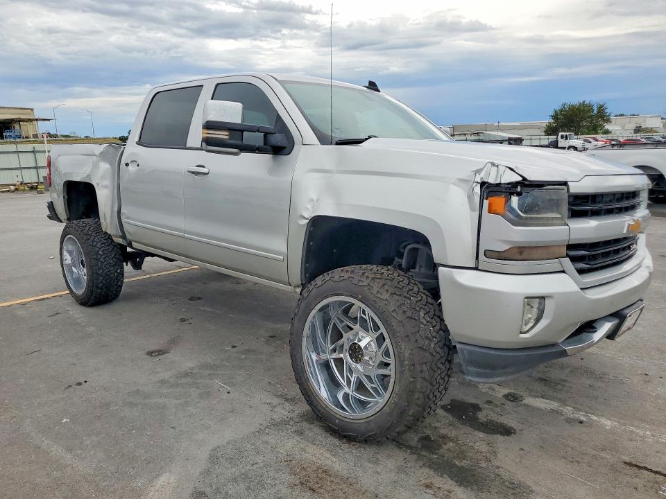 Продаж на аукціоні авто 2018 Chevrolet Silverado, vin: 3GCUKREC7JG468839, номер лоту: 68150456