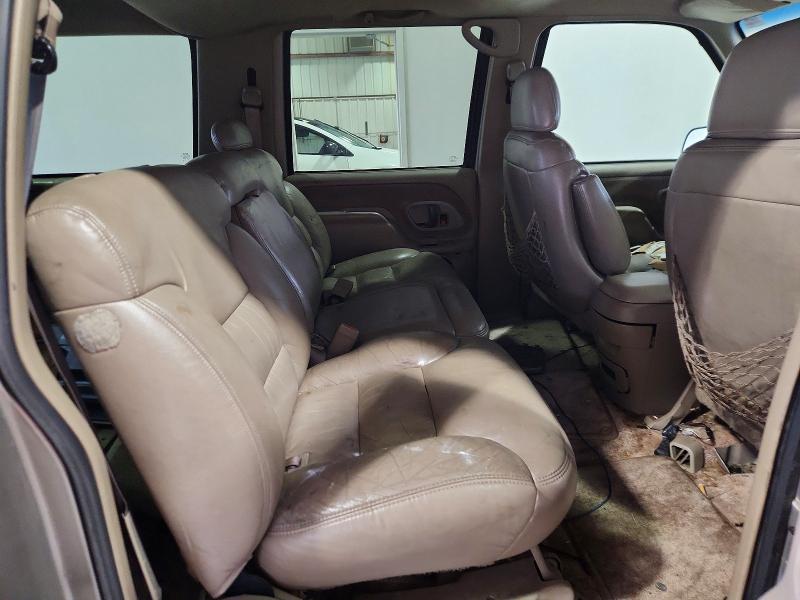 69733326 :رقم المزاد ، 1GKFK16R1XJ707097 vin ، 1999 Gmc Suburban مزاد بيع