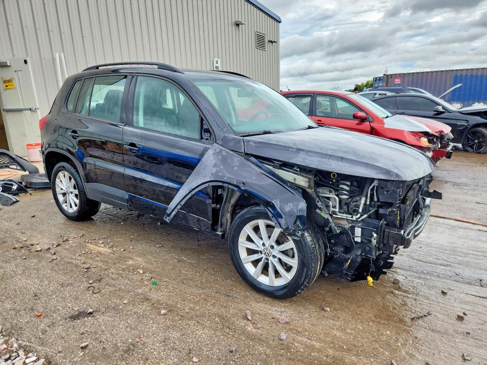 69235746 :رقم المزاد ، WVGBV7AX2HK053129 vin ، 2017 Volkswagen Tiguan مزاد بيع