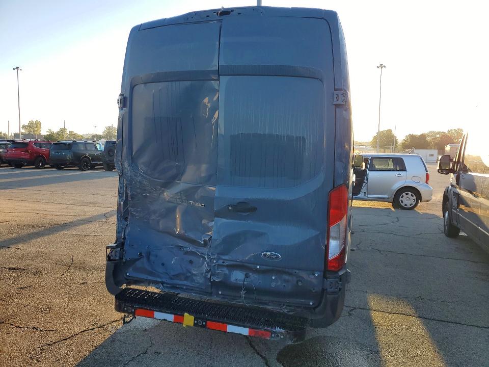 70656746 :رقم المزاد ، 1FTYR3XM5KKB29068 vin ، 2019 Ford Transit مزاد بيع
