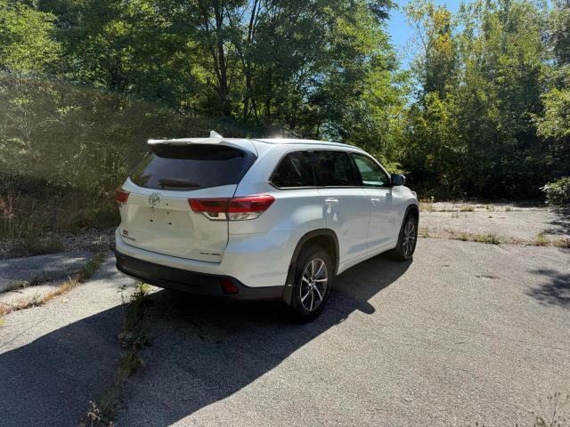 70264736 :رقم المزاد ، 5TDJZRFH4JS824092 vin ، 2018 Toyota Highlander مزاد بيع