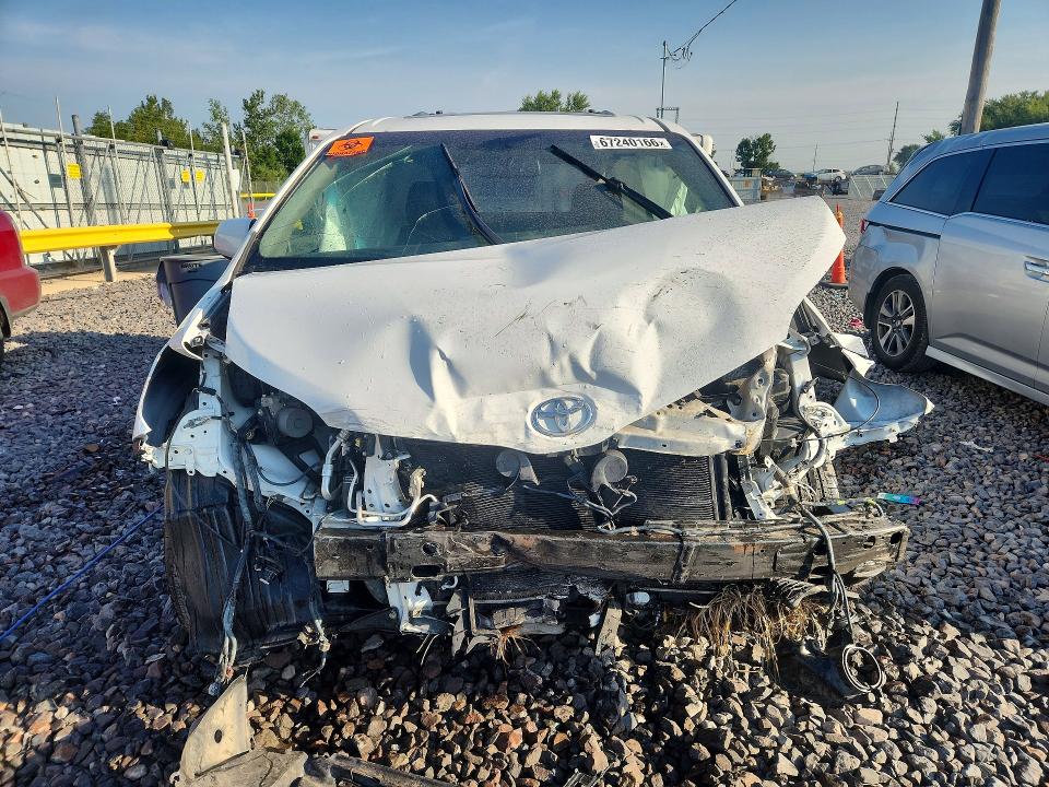 2017 Toyota Sienna მანქანა იყიდება აუქციონზე, vin: 5TDXZ3DC8HS820331, აუქციონის ნომერი: 67240166