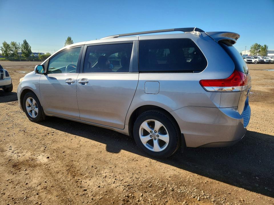 69613216 :رقم المزاد ، 5TDKA3DC6BS004453 vin ، 2011 Toyota Sienna مزاد بيع
