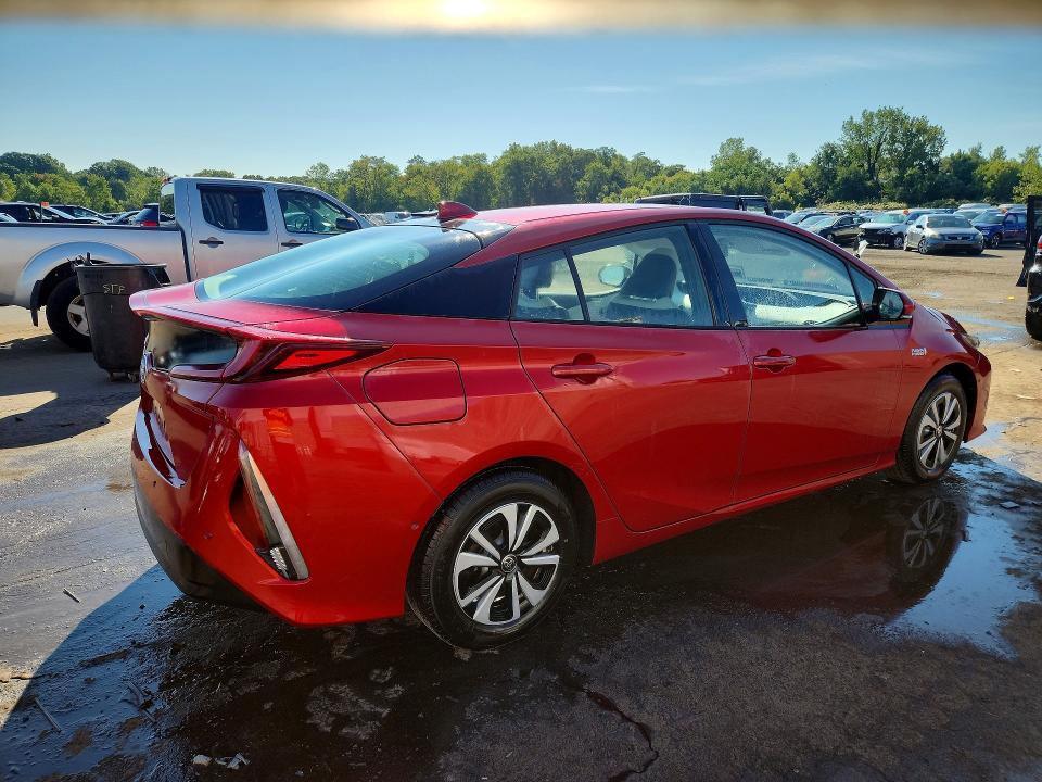 66640236 :رقم المزاد ، JTDKARFP6H3015790 vin ، 2017 Toyota Prius Prime مزاد بيع