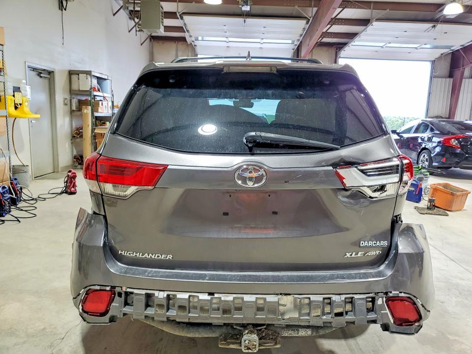 69096656 :رقم المزاد ، 5TDJZRFH6KS988459 vin ، 2019 Toyota Highlander مزاد بيع