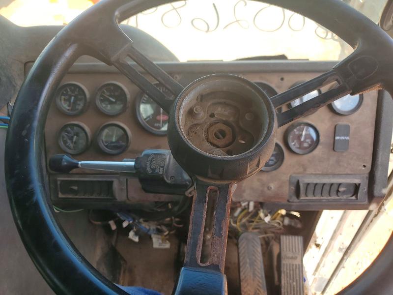 68026896 :رقم المزاد ، 3BPZL00X4BF115376 vin ، 2011 Peterbilt 320 مزاد بيع