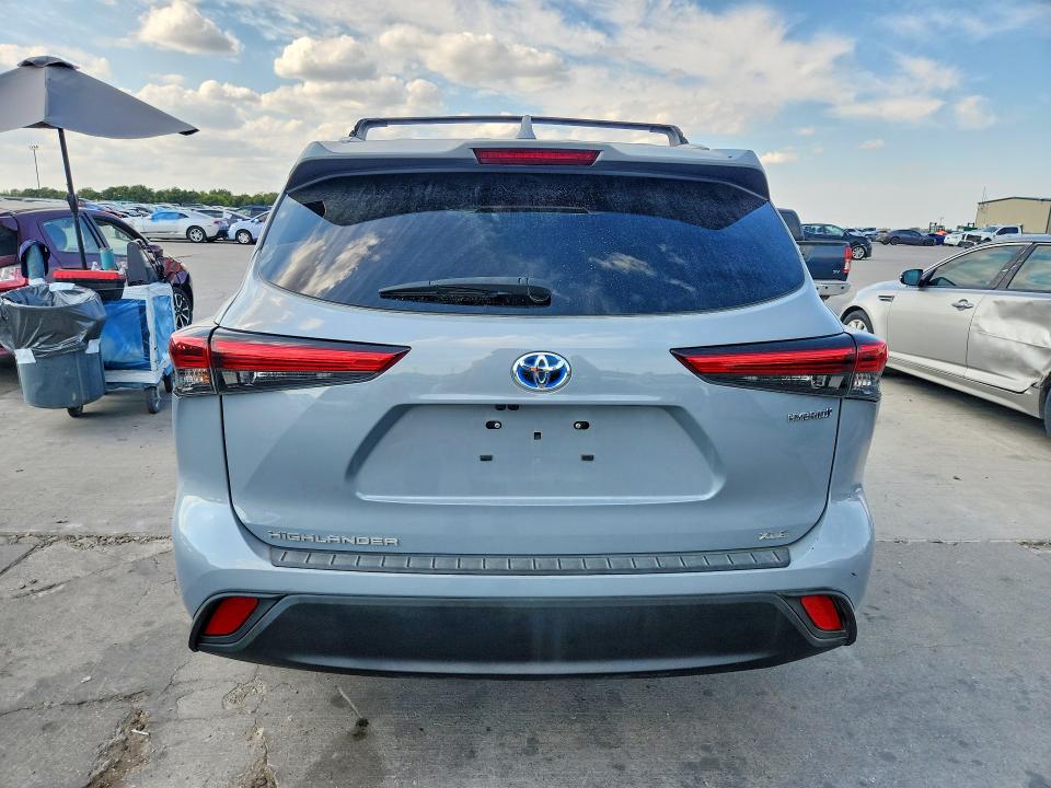 70695806 :رقم المزاد ، 5TDAARAH8NS513754 vin ، 2022 Toyota Highlander Hybrid مزاد بيع