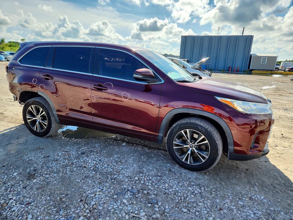 2018 Toyota Highlander მანქანა იყიდება აუქციონზე, vin: 5TDZARFH4JS034222, აუქციონის ნომერი: 68019186