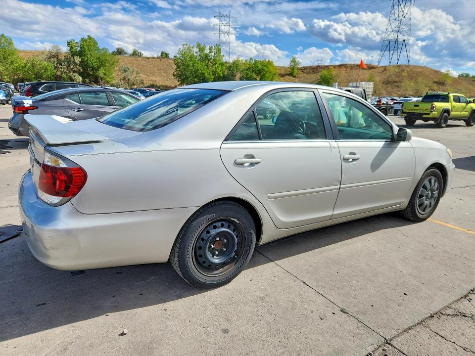 67673946 :رقم المزاد ، 4T1BE32K95U536032 vin ، 2005 Toyota Camry مزاد بيع