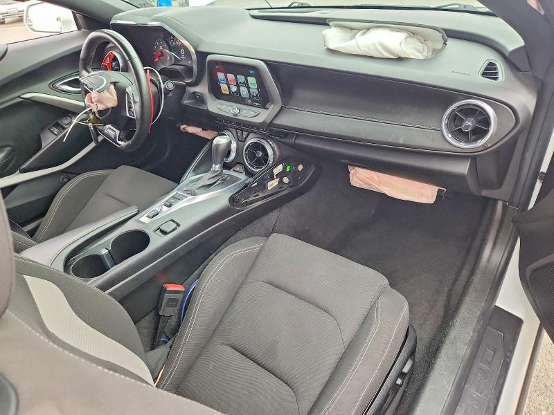68450396 :رقم المزاد ، 1G1FF1R73H0110365 vin ، 2017 Chevrolet Camaro مزاد بيع