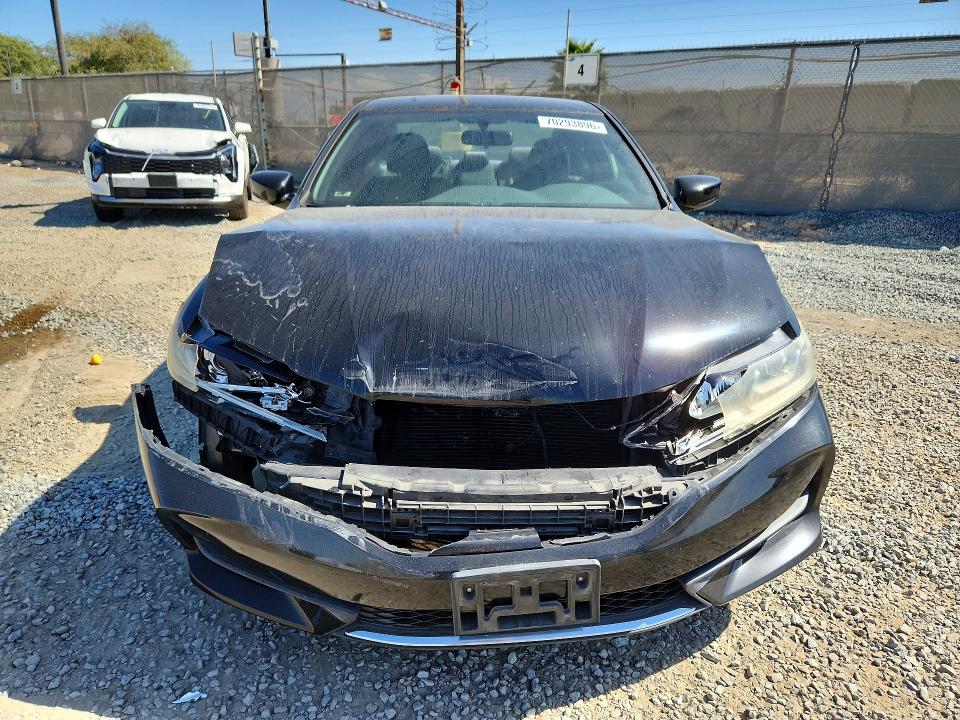 Продажа на аукционе авто 2017 Honda Accord, vin: 1HGCT1B35HA006658, номер лота: 70293896