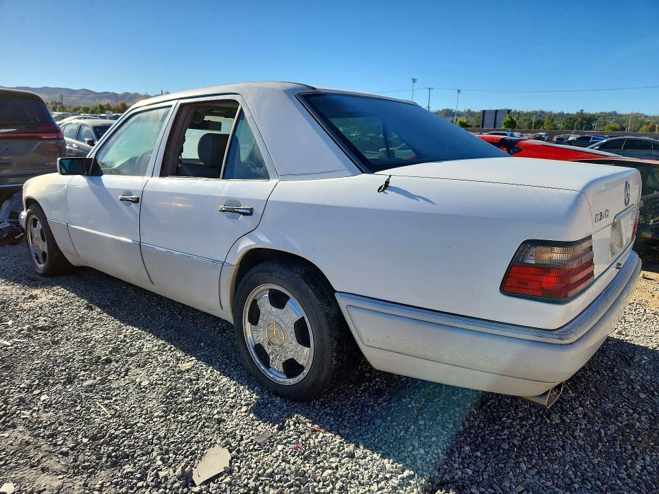 Продажа на аукционе авто 1994 Mercedes-benz E, vin: WDBEA32E1RC104813, номер лота: 67479946
