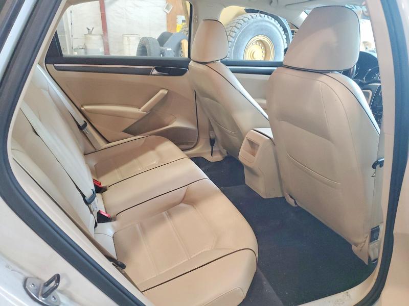 Продажа на аукционе авто 2018 Volkswagen Passat, vin: 1VWAA7A30JC008227, номер лота: 71236976