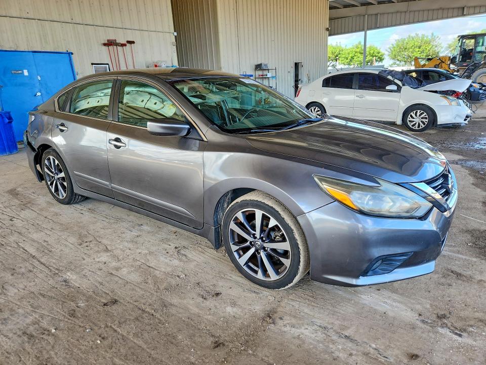 Продаж на аукціоні авто 2017 Nissan Altima, vin: 1N4AL3AP2HN353658, номер лоту: 70353536