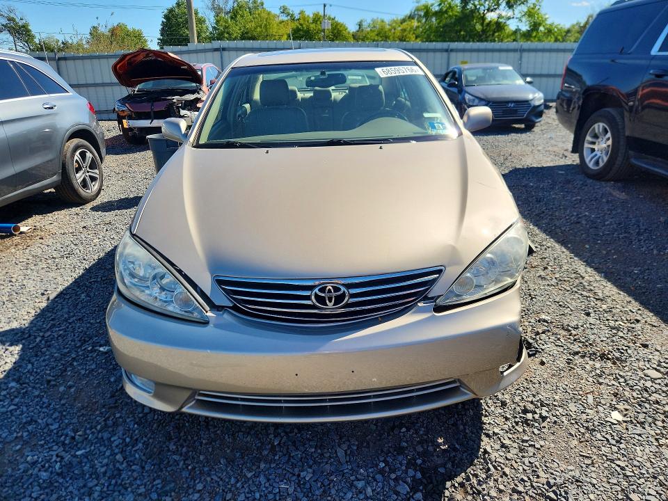 2005 Toyota Camry მანქანა იყიდება აუქციონზე, vin: 4T1BE30K15U558335, აუქციონის ნომერი: 68595766