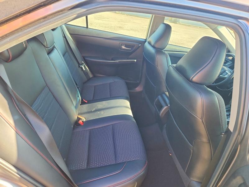 70317736 :رقم المزاد ، 4T1BF1FK2FU068884 vin ، 2015 Toyota Camry مزاد بيع