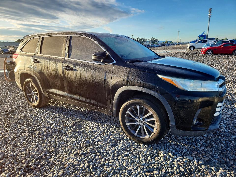 Продаж на аукціоні авто 2018 Toyota Highlander, vin: 5TDKZRFH6JS546929, номер лоту: 68252556