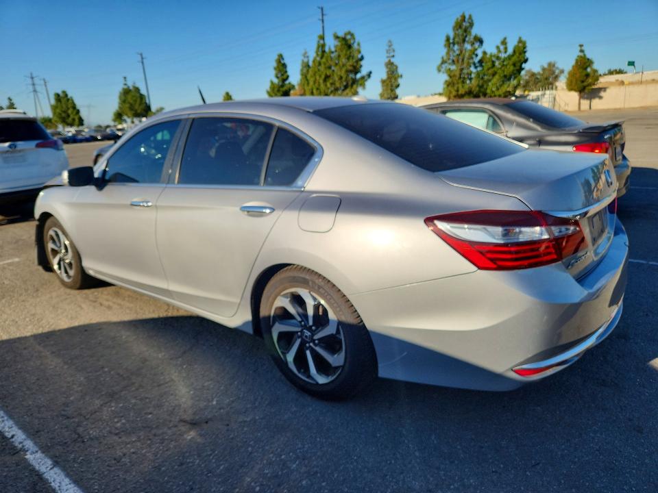 70684276 :رقم المزاد ، 1HGCR2F74GA081335 vin ، 2016 Honda Accord مزاد بيع
