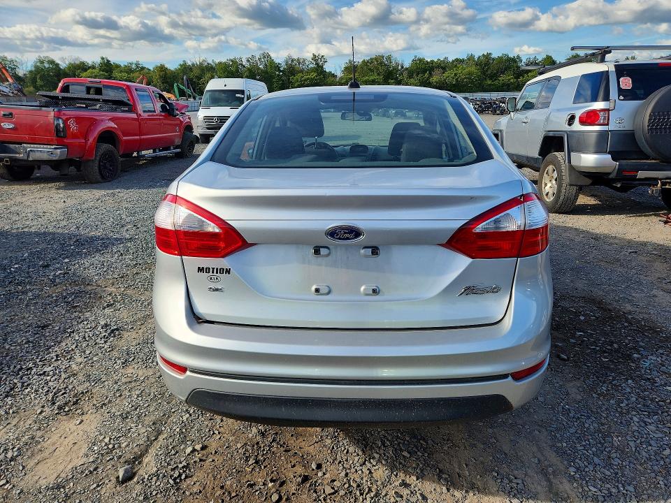 70177546 :رقم المزاد ، 3FADP4BJ2FM138144 vin ، 2015 Ford Fiesta مزاد بيع