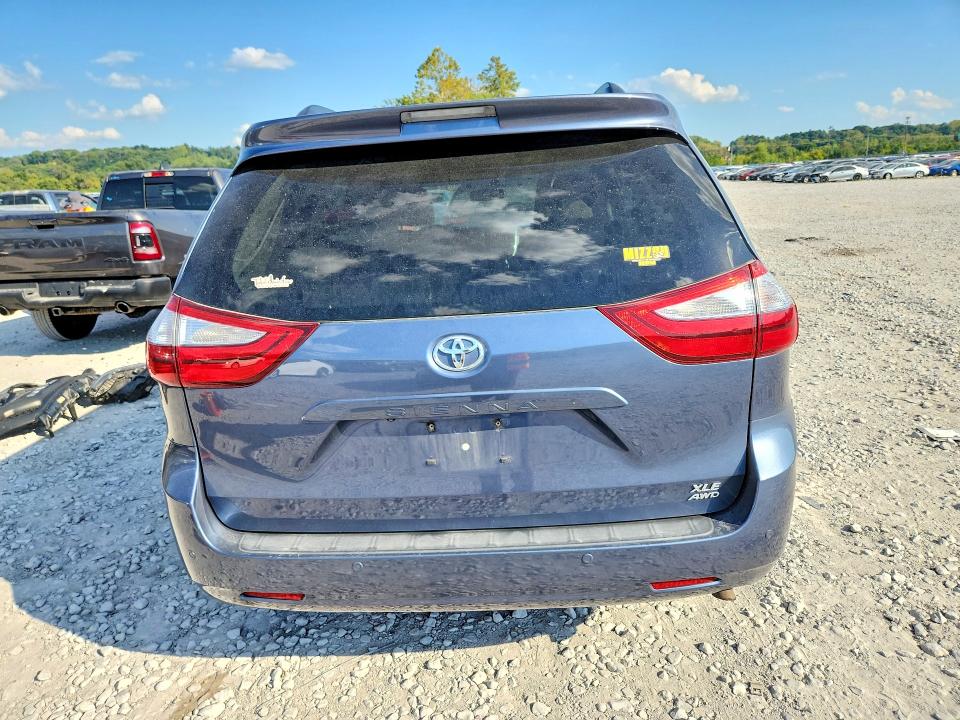 67232946 :رقم المزاد ، 5TDDK3DC3FS113478 vin ، 2015 Toyota Sienna مزاد بيع