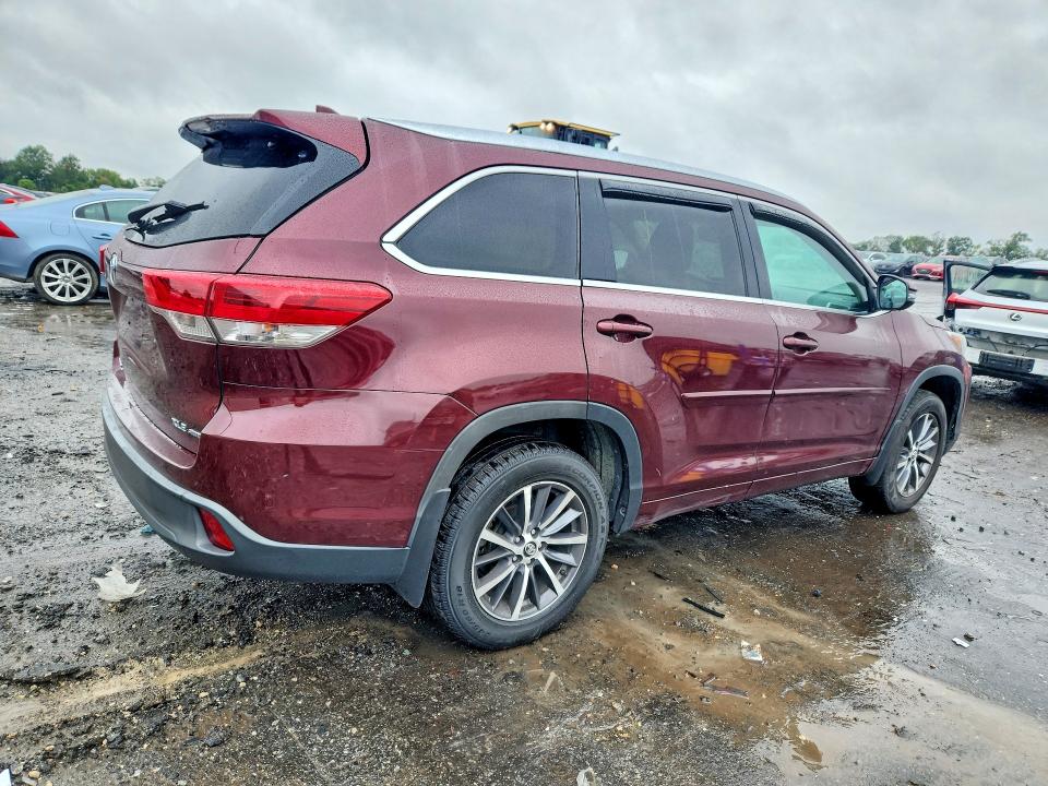 Продажа на аукционе авто 2017 Toyota Highlander, vin: 5TDJZRFH7HS406717, номер лота: 70250866