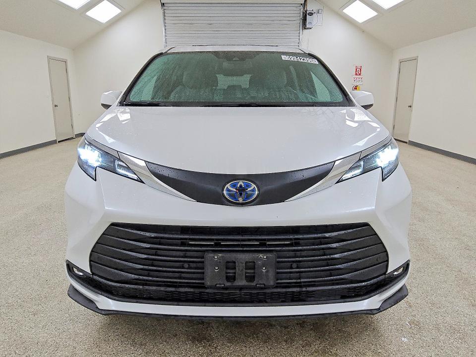 Продаж на аукціоні авто 2025 Toyota Sienna, vin: 5TDYRKEC6SS256974, номер лоту: 69942396